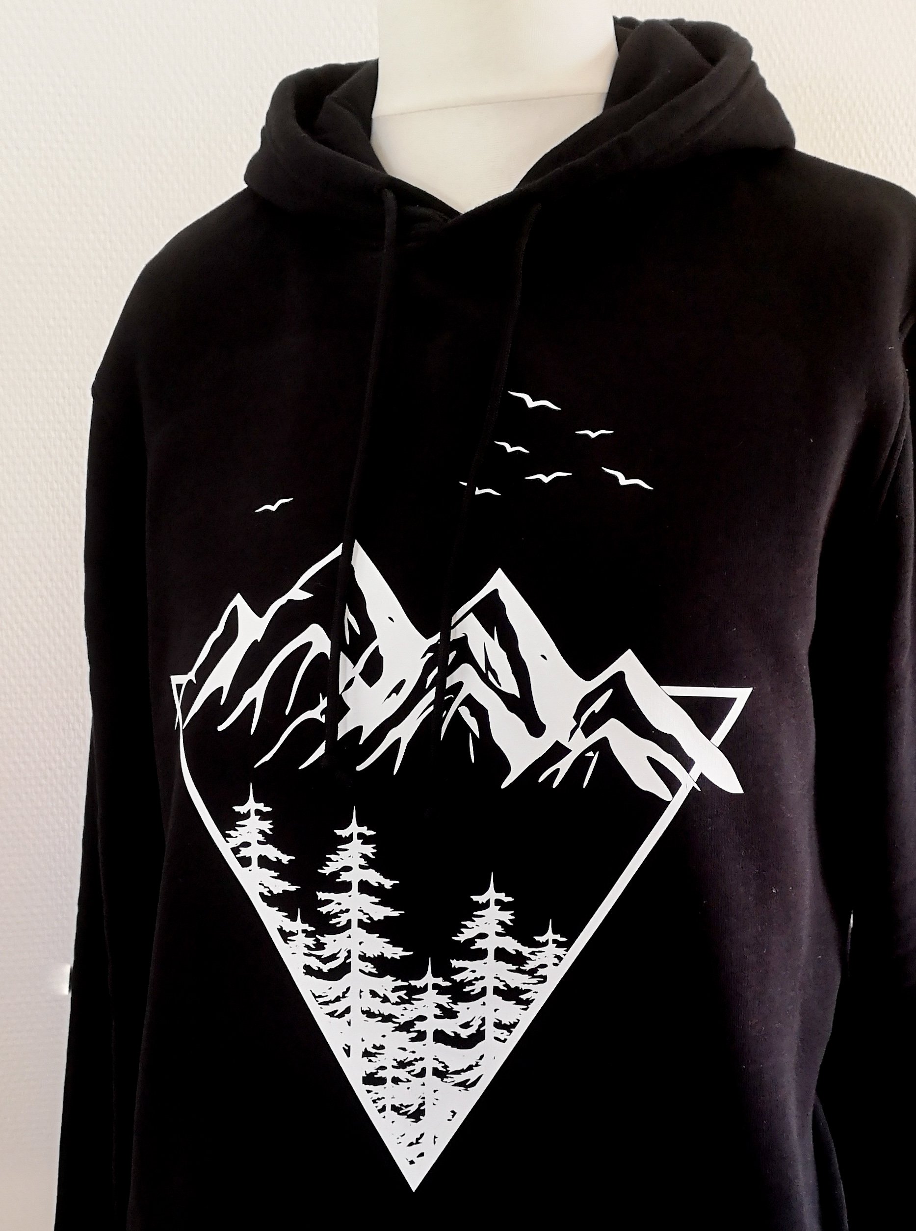 Hoodie "Berge" - schwarz