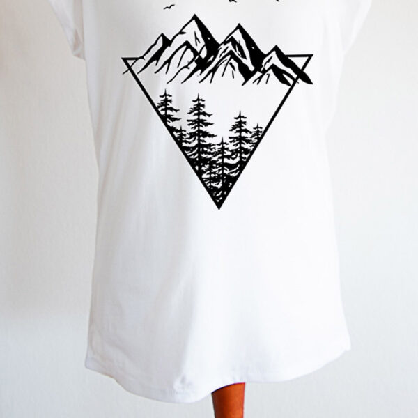 T-Shirt "Dreieck - Berge und Tannen" - Image 3