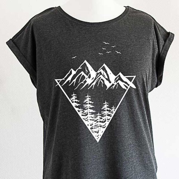 T-Shirt "Dreieck - Berge und Tannen" - Image 6